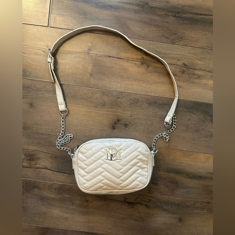Badgley Mischka Ivory Quilted Crossbody Camera Bag Chain Strap Chic - Picture 1 of 8